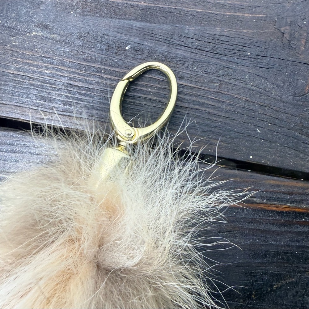 Fox Tail Accessory - Picture 2 of 2